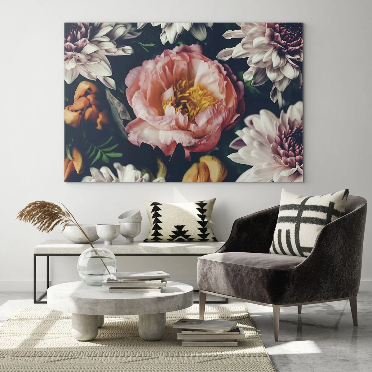 Obraz na skle - Detailní záběr na pivoňky a chryzantémy v pastelových odstínech - 70x50cm - S barokním přepychem - Moderní nástěnná dekorace do obývacího pokoje a ložnice ARTTOR