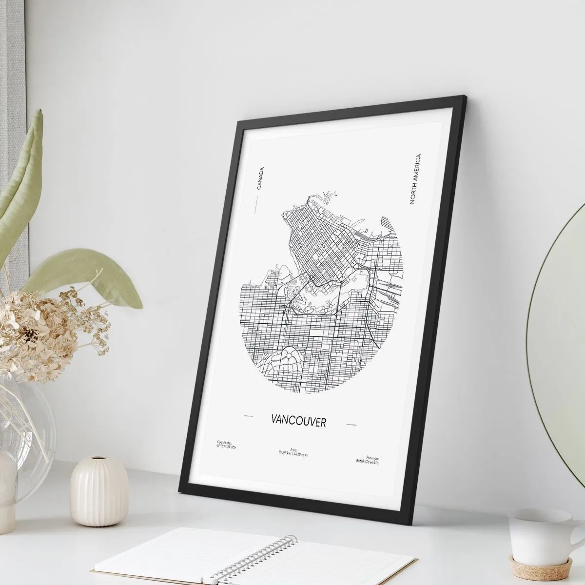 Plakát v černém rámu - Minimalistická černobílá mapa Vancouveru - 50x70cm - Anatomie Vancouveru - Moderní nástěnná dekorace do obývacího pokoje a ložnice ARTTOR