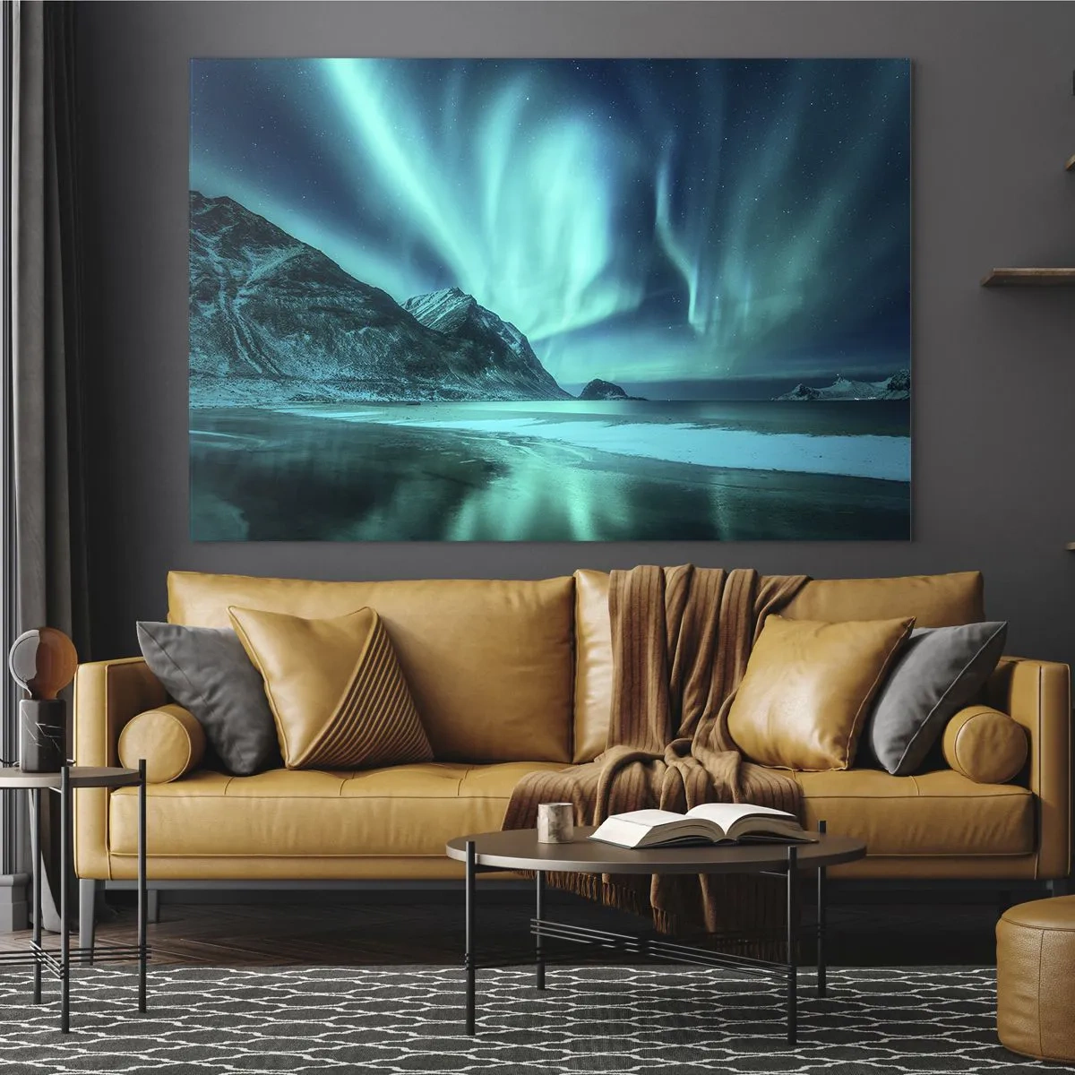 Obraz na skle - Polární záře nad horskou krajinou a zamrzlým mořem - 70x50cm - Divy severu - Moderní nástěnná dekorace do obývacího pokoje a ložnice ARTTOR