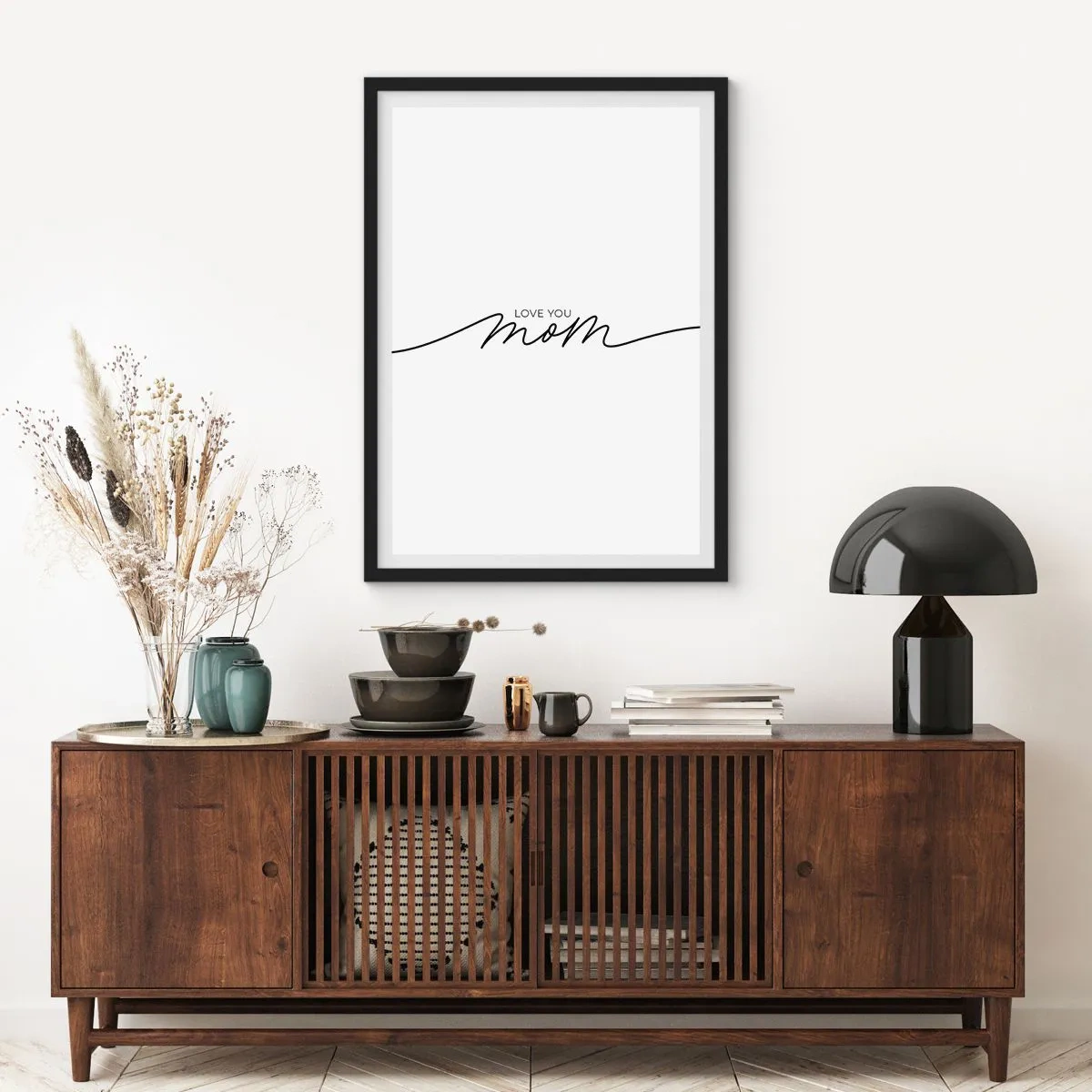 Plakát v černém rámu - Minimalistický nápis Miluji tě, mami, v černých linkách - 50x70cm - Velké emoce - Moderní nástěnná dekorace do obývacího pokoje a ložnice ARTTOR