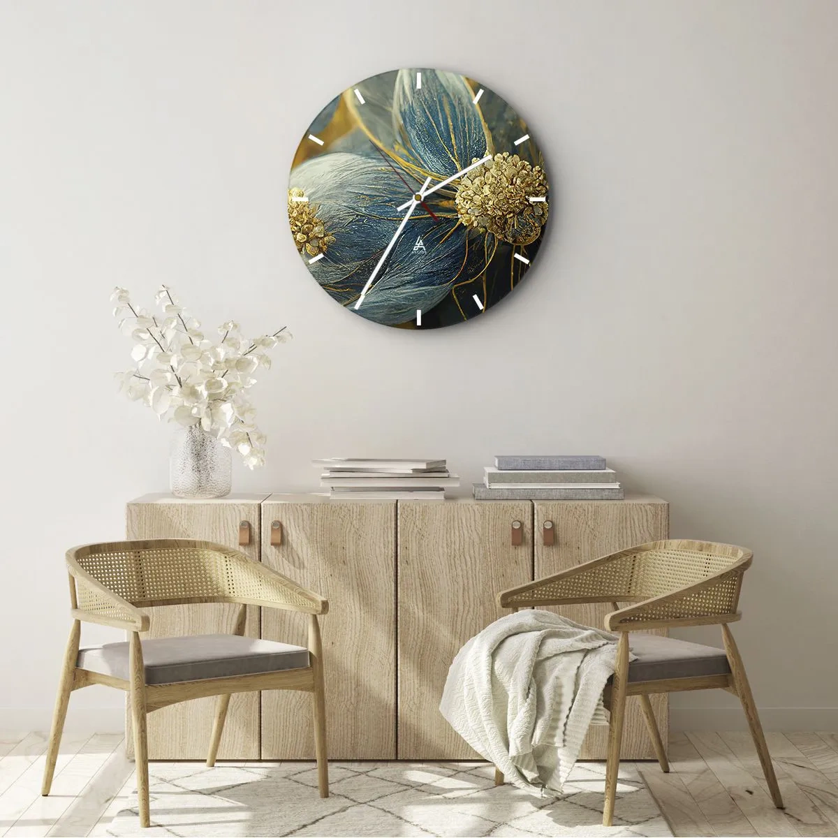 Nástěnné hodiny - Květina ve zlaté a modré barvě - 30x30cm - Rozkvést zlatem - Moderní nástěnná dekorace do obývacího pokoje, kuchyně a ložnice ARTTOR