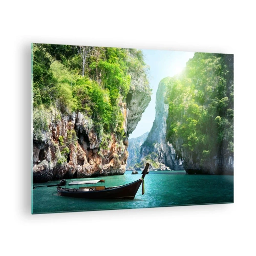 Obraz na skle - Tradiční loď na tyrkysové vodě mezi útesy - 70x50cm - Pozvánka na exotickou cestu - Moderní nástěnná dekorace do obývacího pokoje a ložnice ARTTOR