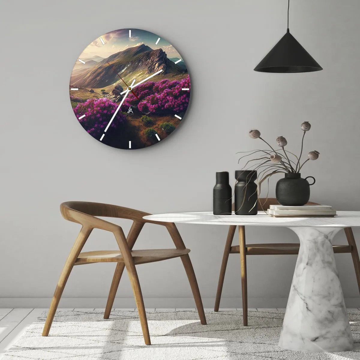 Nástěnné hodiny - Letní horská krajina s fialovými květy a západem slunce - 30x30cm - Léto na horách - Moderní nástěnná dekorace do obývacího pokoje, kuchyně a ložnice ARTTOR
