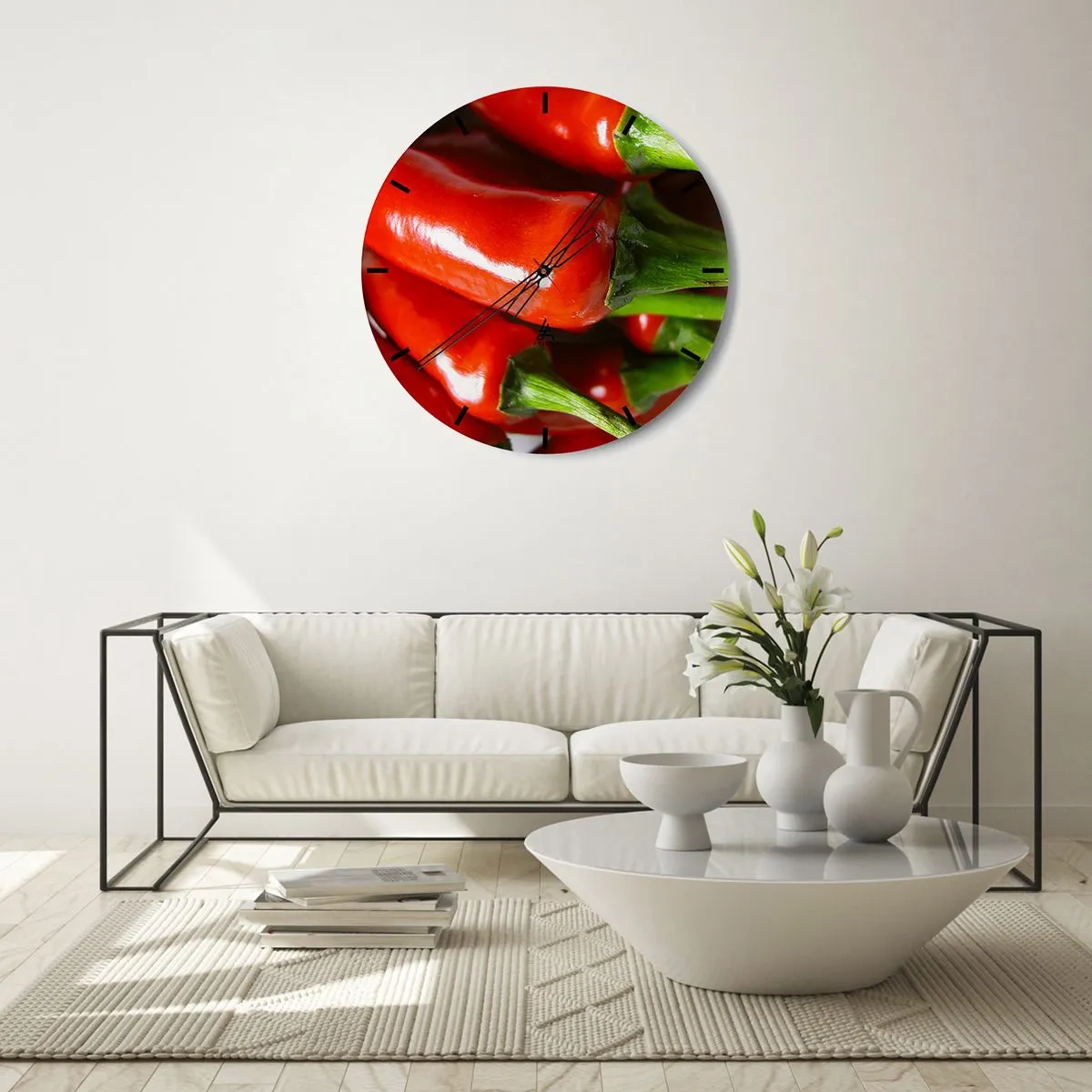 Nástěnné hodiny - Detailní záběr na červené chilli papričky - 30x30cm - Šťavnaté, lesklé, hladké - Moderní nástěnná dekorace do obývacího pokoje, kuchyně a ložnice ARTTOR