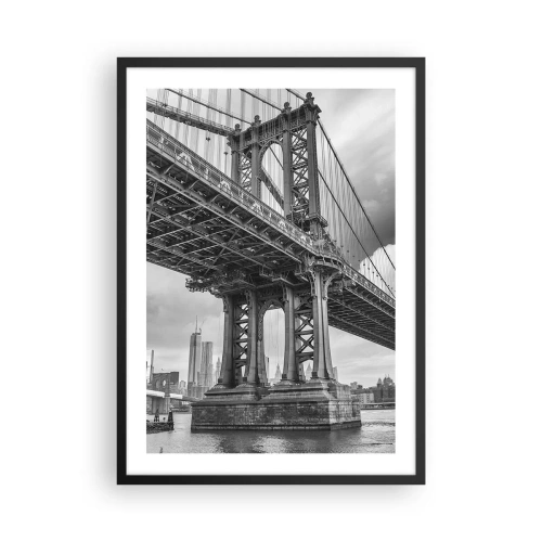 Plakát v černém rámu - Černobílý most na pozadí městské krajiny - 50x70cm - Do srdce města - Moderní nástěnná dekorace do obývacího pokoje a ložnice ARTTOR