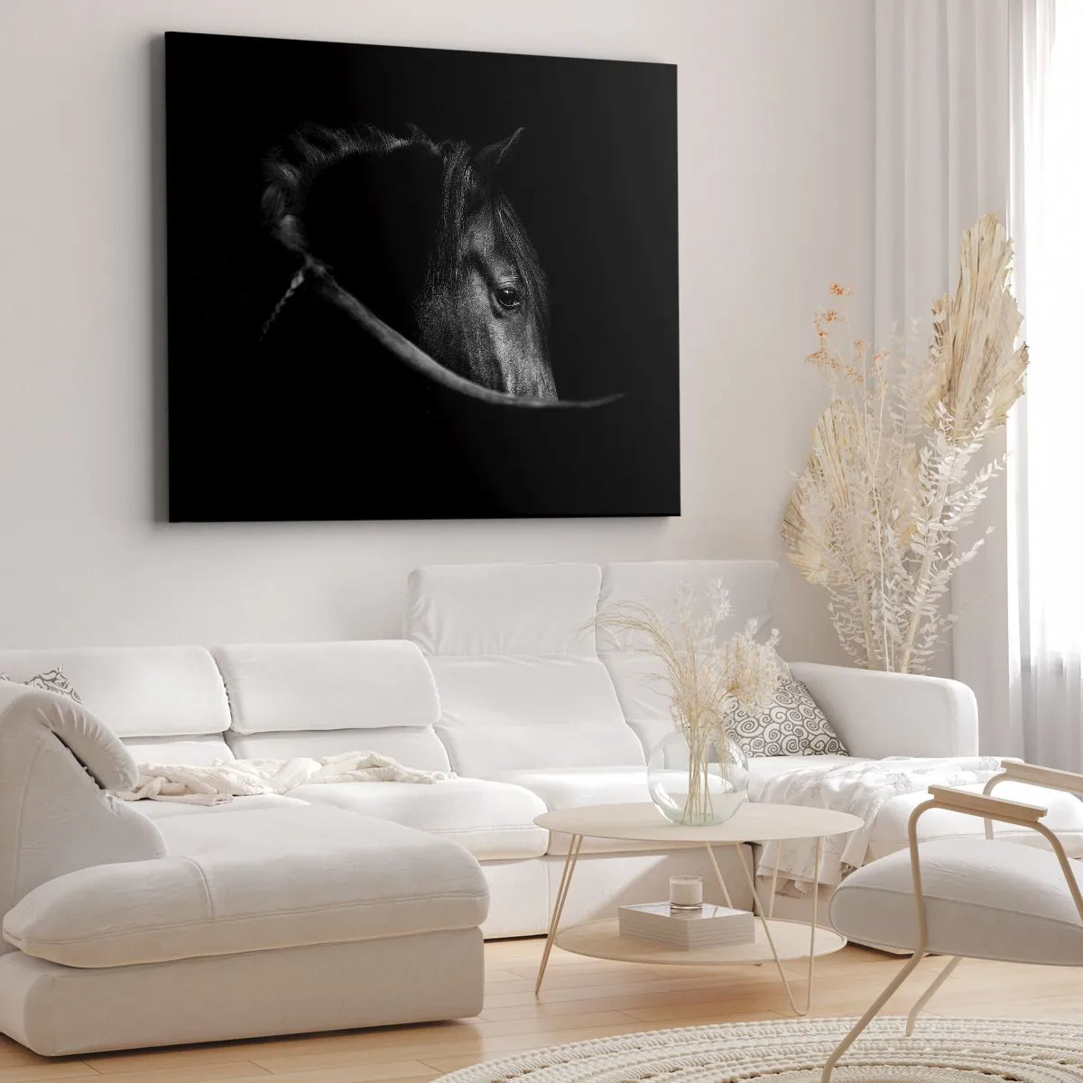 Obraz na plátně - Černobílý portrét koně s jemnou hrou světla a stínu na tmavém pozadí. - 70x50cm - Černý kníže - Moderní nástěnná dekorace do obývacího pokoje a ložnice ARTTOR