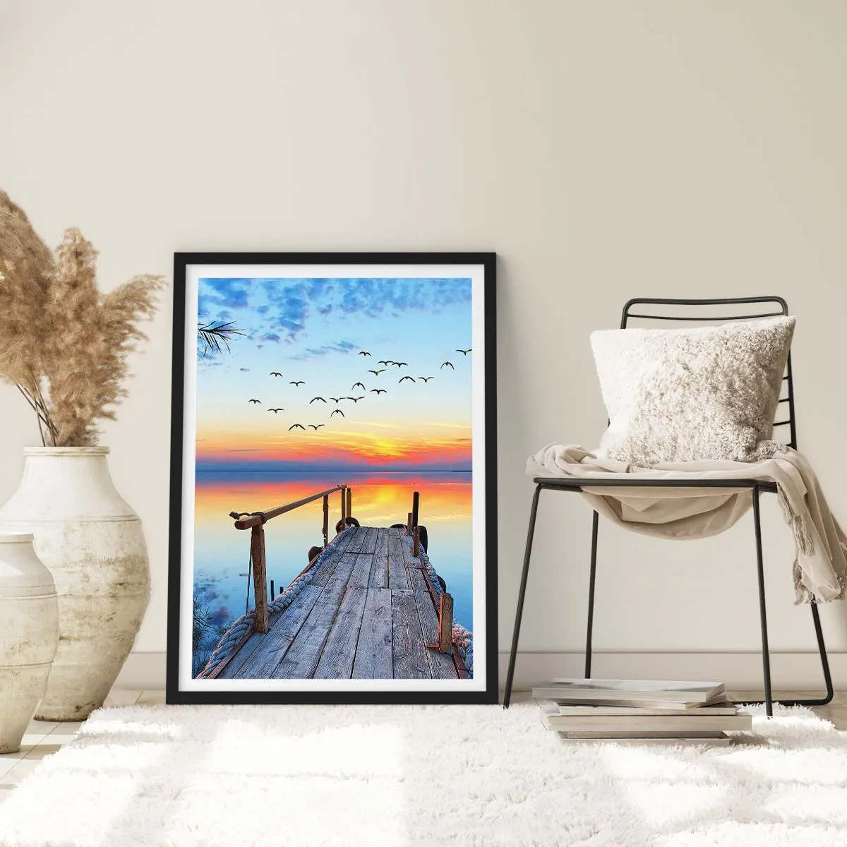 Plakát v černém rámu - Jezerní molo při západu slunce - 50x70cm - Je čas vrátit se… - Moderní nástěnná dekorace do obývacího pokoje a ložnice ARTTOR