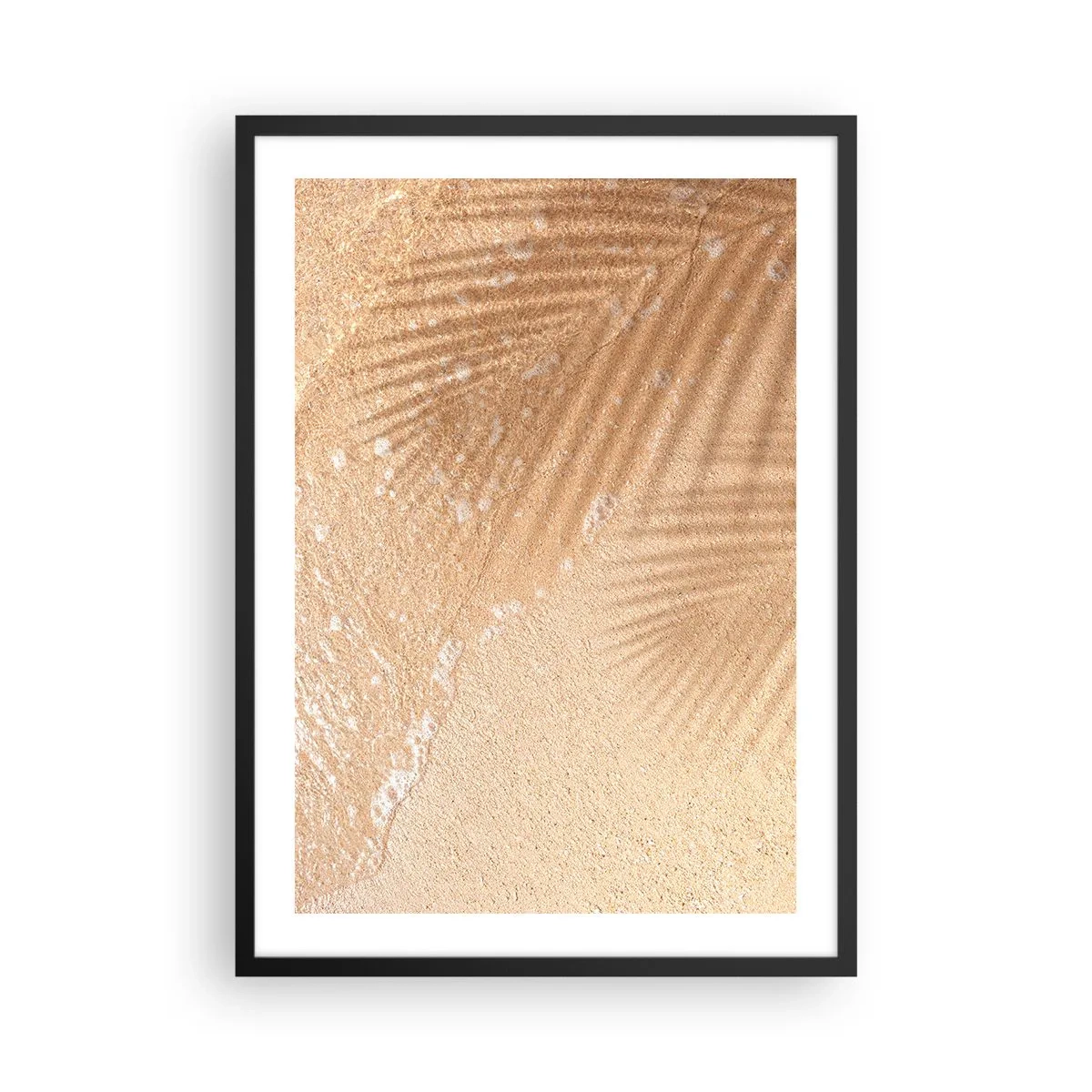 Plakát v černém rámu - Stín palmových listů na zlatém písku pláže - 50x70cm - Stín horkého léta - Moderní nástěnná dekorace do obývacího pokoje a ložnice ARTTOR
