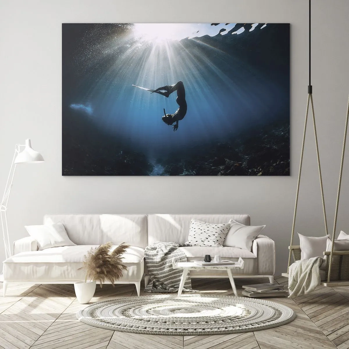 Obraz na skle - Potápěč pohybující se pod vodou v paprscích světla - 70x50cm - Podvodní tanec - Moderní nástěnná dekorace do obývacího pokoje a ložnice ARTTOR