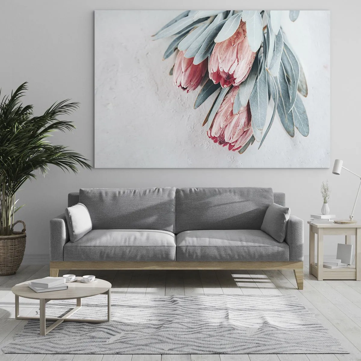 Obraz na skle - Tři pastelové květy protey s listy na světlém pozadí - 70x50cm - Zahanbené svou vlastní krásou - Moderní nástěnná dekorace do obývacího pokoje a ložnice ARTTOR