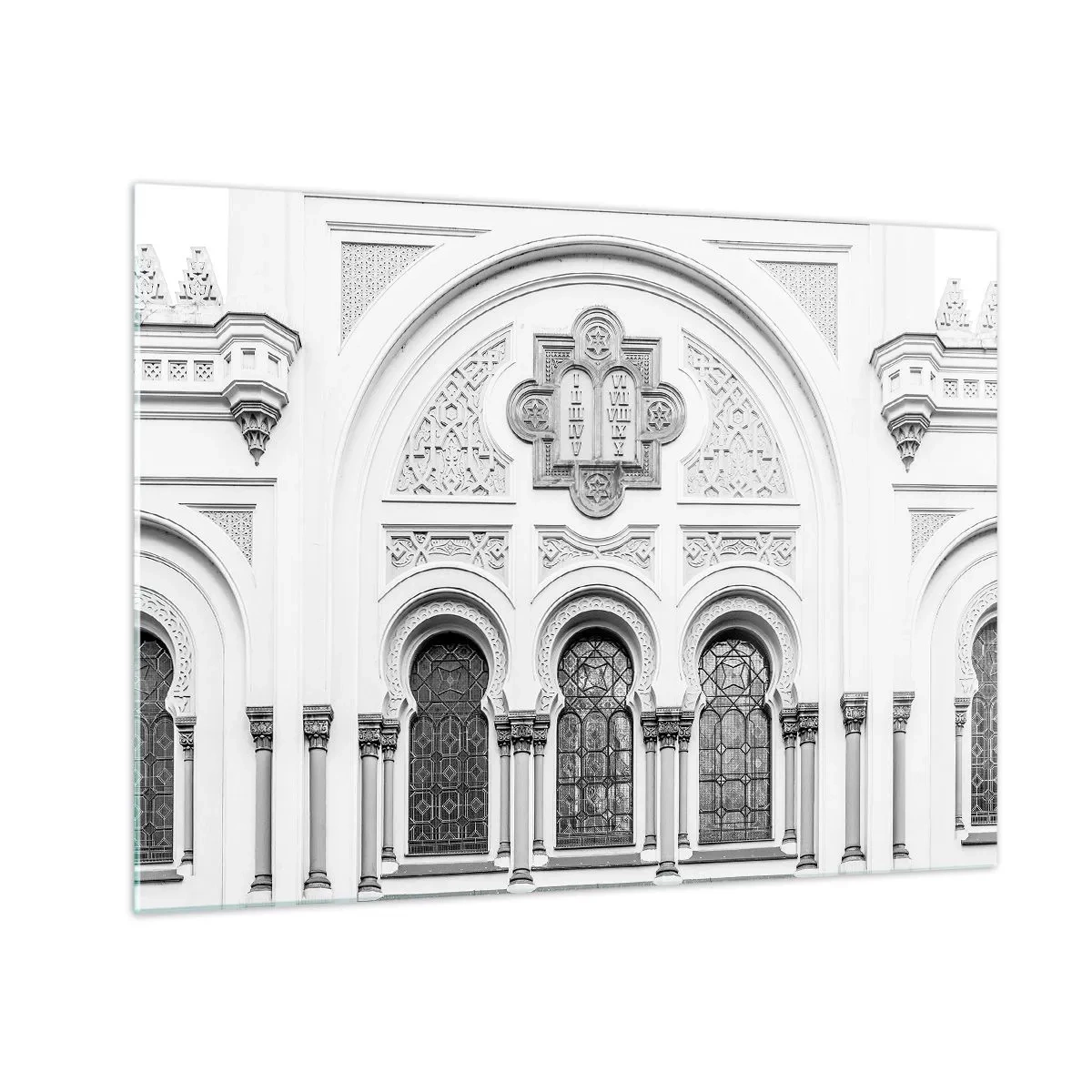 Obraz na skle - Fasáda historické budovy s ozdobnými okny a detaily - 70x50cm - Na pomezí kultur - Moderní nástěnná dekorace do obývacího pokoje a ložnice ARTTOR