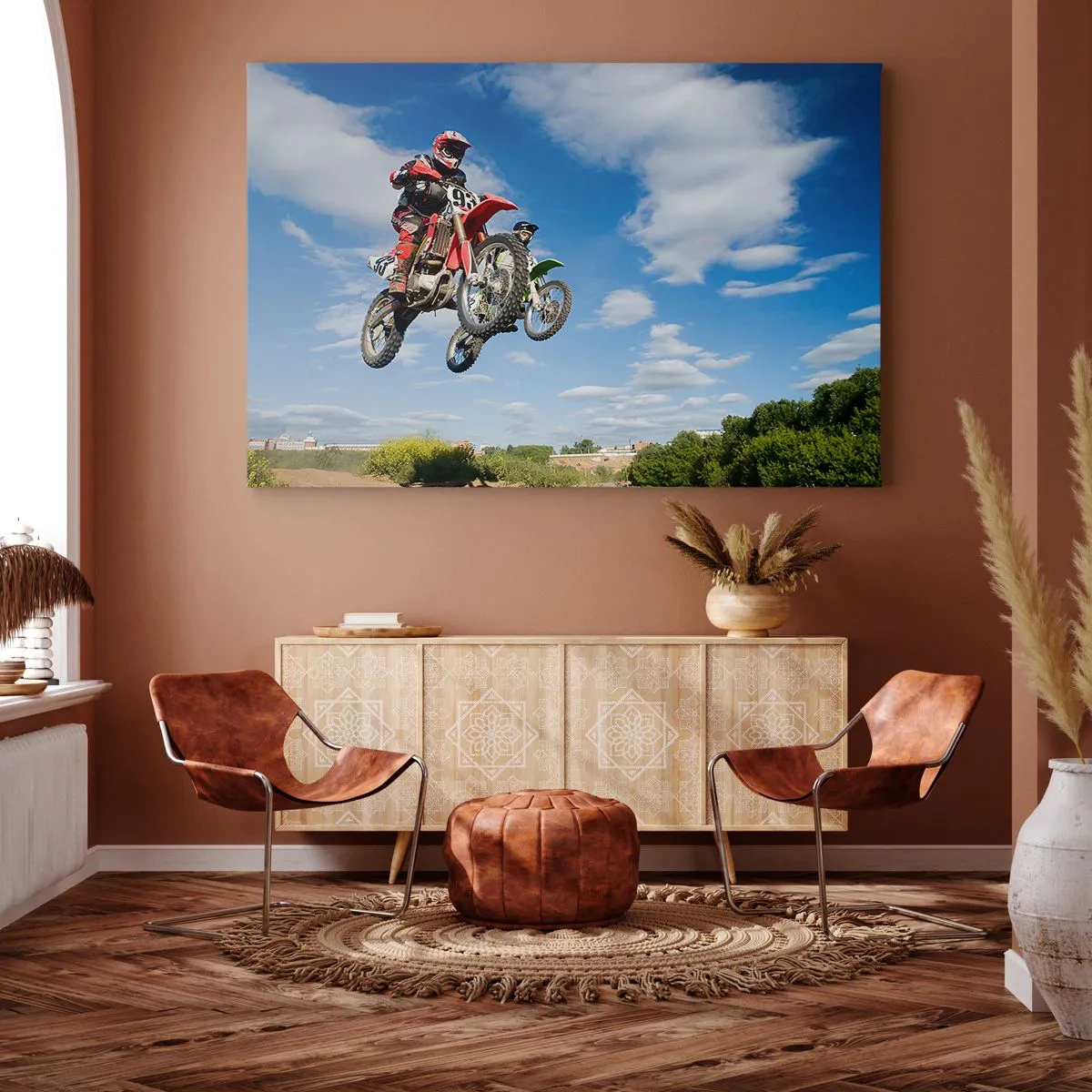 Obraz na plátně - Jezdci na motokrosových motorkách ve vzduchu během skoku - 70x50cm - Skok z oblak - Moderní nástěnná dekorace do obývacího pokoje a ložnice ARTTOR