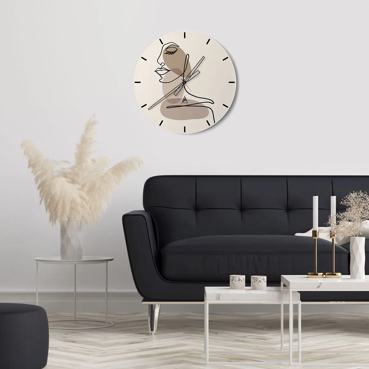 Nástěnné hodiny - Minimalistický portrét ženy ve stylu čárové grafiky a béžových skvrn. - 30x30cm - Určitá linie krásy - Moderní nástěnná dekorace do obývacího pokoje, kuchyně a ložnice ARTTOR