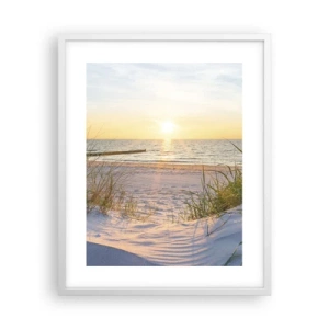 Plakát v bílém rámu - Šumění moře, zpěv ptáků, divoká pláž uprostřed trávy… - 40x50 cm