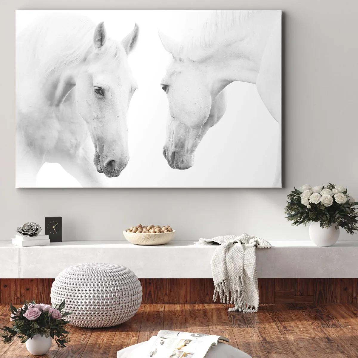 Obraz na plátně - Minimalistický portrét dvou bílých koní - 70x50cm - Je to přátelství…? - Moderní nástěnná dekorace do obývacího pokoje a ložnice ARTTOR