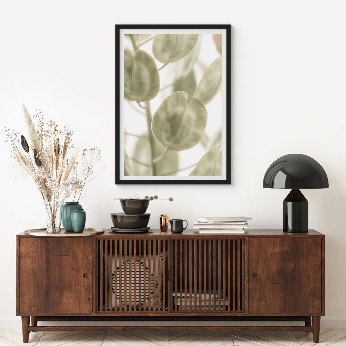 Plakát v černém rámu - Detail zelených listů v přirozeném světle - 50x70cm - Na začátku bylo listí… - Moderní nástěnná dekorace do obývacího pokoje a ložnice ARTTOR