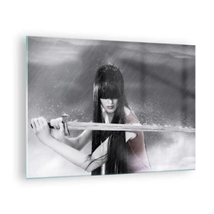 Obraz na skle - Žena s mečem v dešti na monochromatickém pozadí. - 70x50cm - Krásná a nebezpečná - Moderní nástěnná dekorace do obývacího pokoje a ložnice ARTTOR