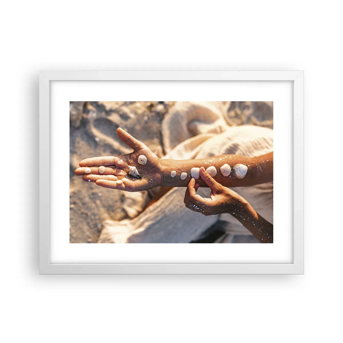 Plakát v bílém rámu - Krása na dosah - 40x30 cm