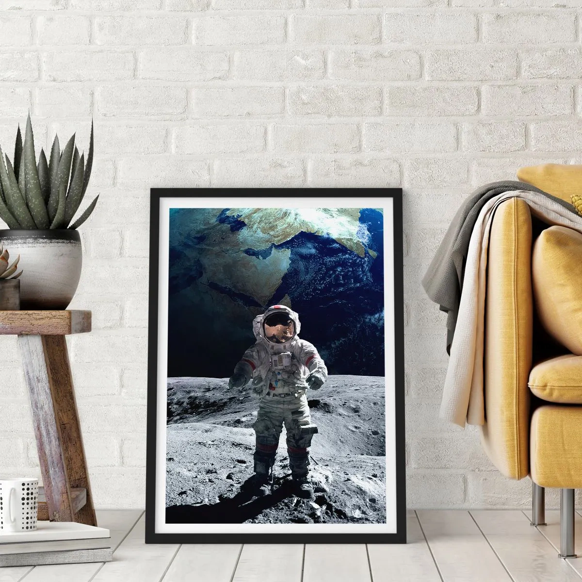 Plakát v černém rámu - Astronaut na povrchu Měsíce - 50x70cm - Pozdravy s Měsíce - Moderní nástěnná dekorace do obývacího pokoje a ložnice ARTTOR