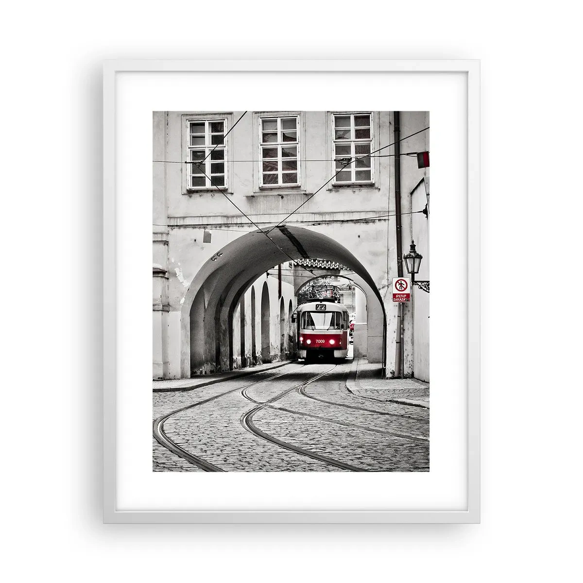 Plakát v bílém rámu - Městským labyrintem - 40x50 cm