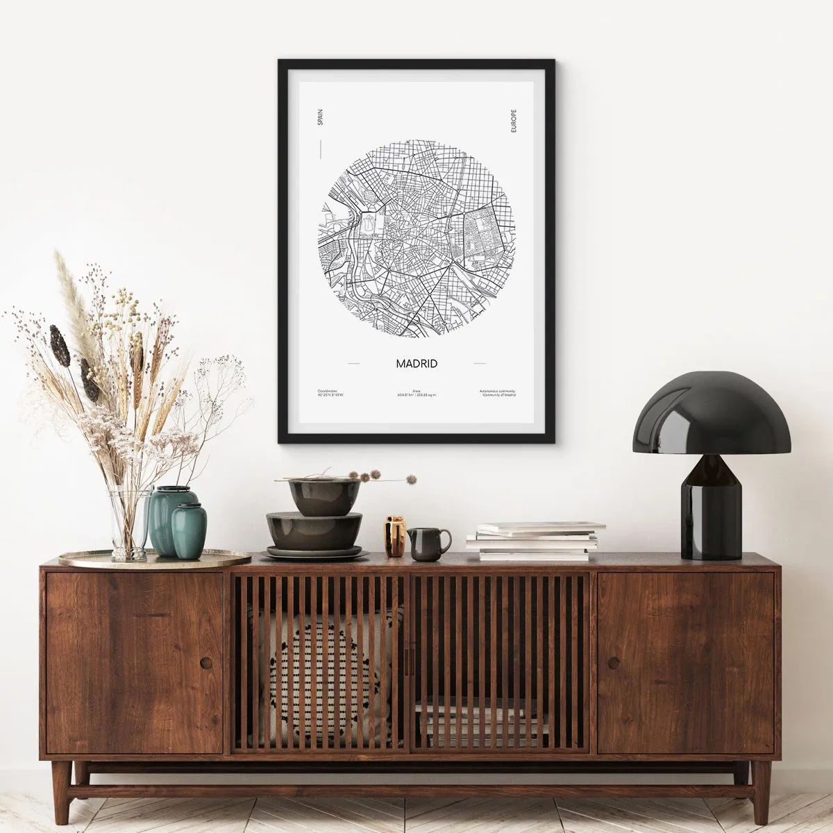 Plakát v černém rámu - Minimalistická mapa Madridu v černé a bílé barvě. - 50x70cm - Anatomie Madridu - Moderní nástěnná dekorace do obývacího pokoje a ložnice ARTTOR