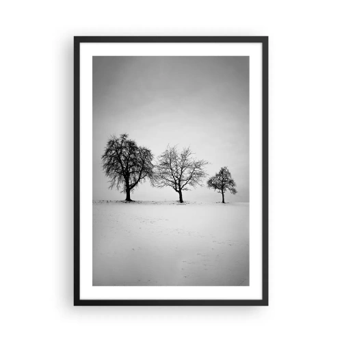 Plakát v černém rámu - Tři stromy v zasněženém poli v černé a bílé - 50x70cm - O čem sní? - Moderní nástěnná dekorace do obývacího pokoje a ložnice ARTTOR