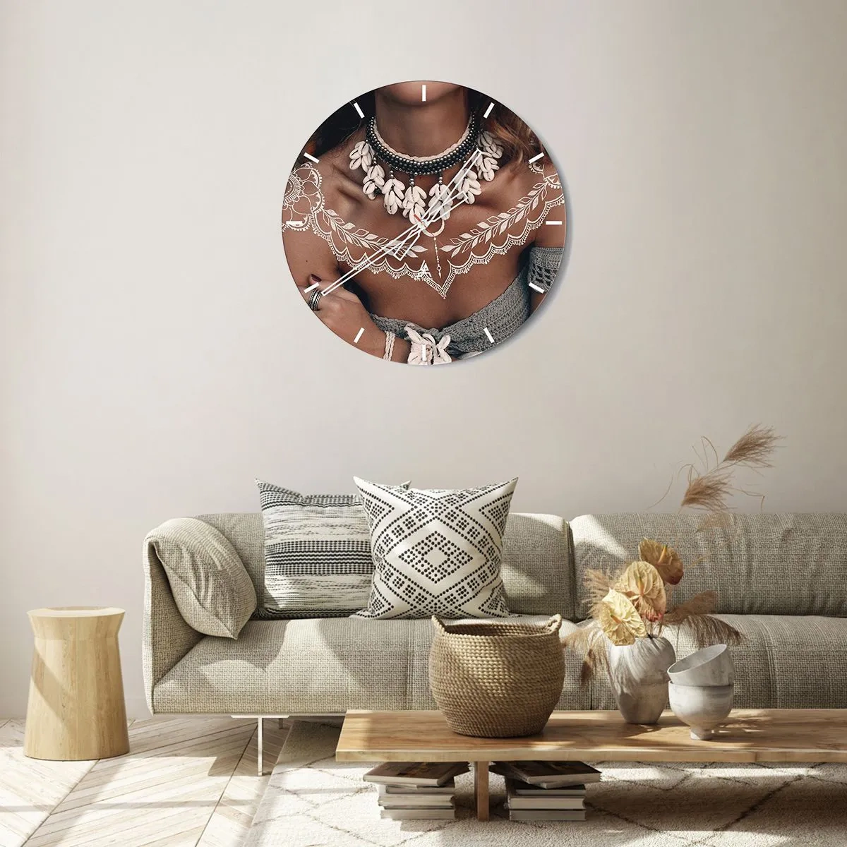 Nástěnné hodiny - Dekorativní portrét ženy s etnickými šperky a vzory henny - 30x30cm - Talismany, rituály ženskosti - Moderní nástěnná dekorace do obývacího pokoje, kuchyně a ložnice ARTTOR