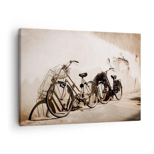 Obraz na plátně - Dvě jízdní kola opřená o starou zeď v retro stylu - 70x50cm - Nezapomenutelné kouzlo minulosti - Moderní nástěnná dekorace do obývacího pokoje a ložnice ARTTOR
