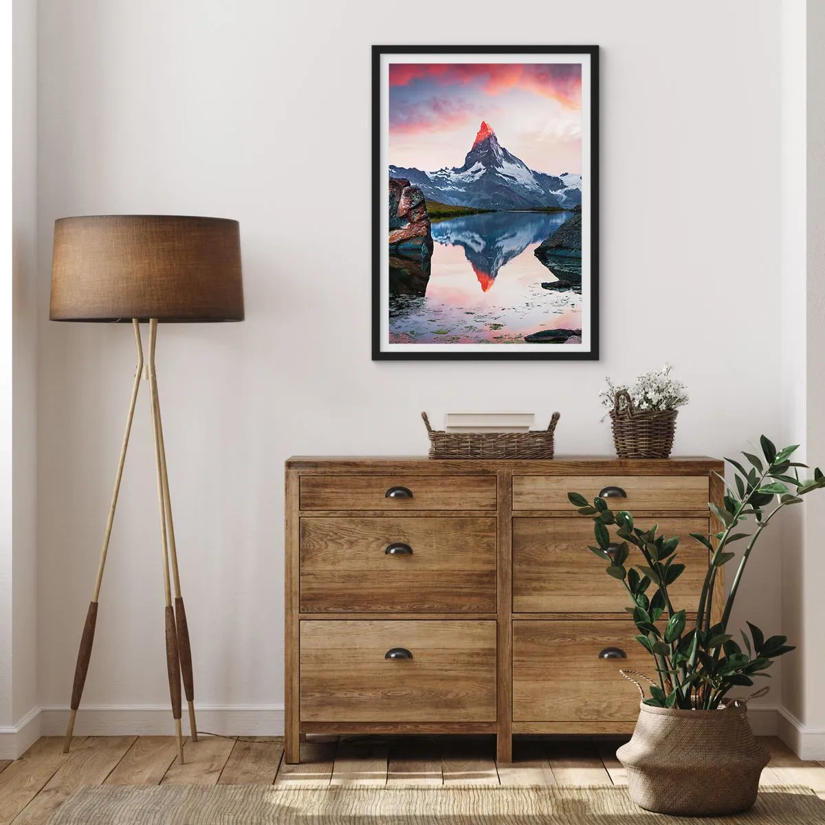 Plakát v černém rámu - Hora se odráží v jezeře při západu slunce - 50x70cm - Srdce hor je vřelé - Moderní nástěnná dekorace do obývacího pokoje a ložnice ARTTOR