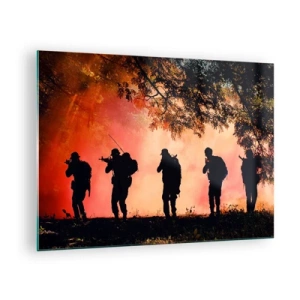 Obraz na skle - Skupina vojáků pochodujících na pozadí hořícího lesa. - 70x50cm - …Všichni za jednoho. - Moderní nástěnná dekorace do obývacího pokoje a ložnice ARTTOR