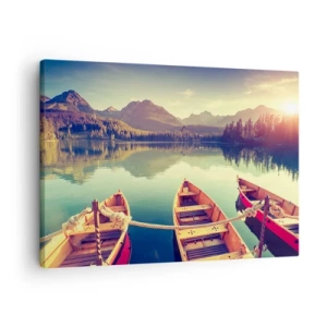 Obraz na plátně - Lodě na klidném jezeře obklopeném horami při západu slunce - 70x50cm - Žít podle jejich zákonů - Moderní nástěnná dekorace do obývacího pokoje a ložnice ARTTOR