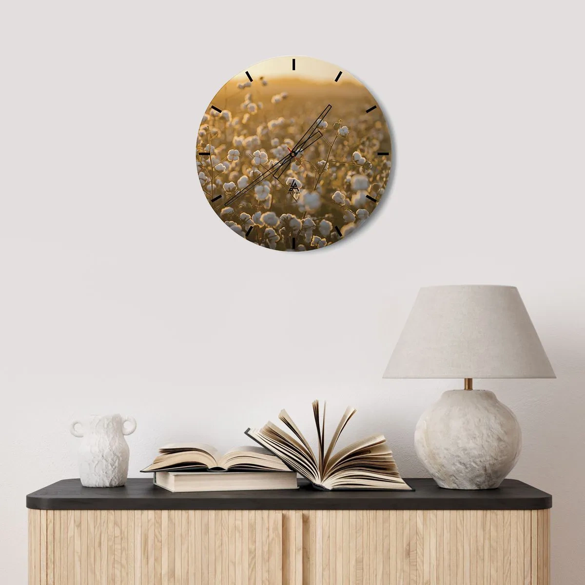 Nástěnné hodiny - Bavlníkové pole při západu slunce s teplými barvami - 30x30cm - Chlupaté pole - Moderní nástěnná dekorace do obývacího pokoje, kuchyně a ložnice ARTTOR