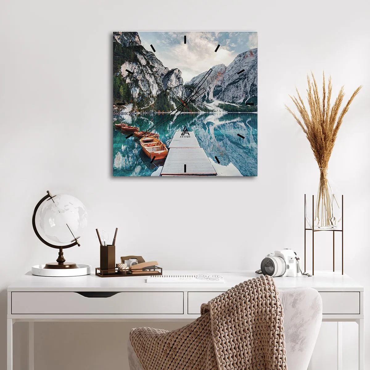 Nástěnné hodiny - Ukážeme vám krásu - 30x30 cm