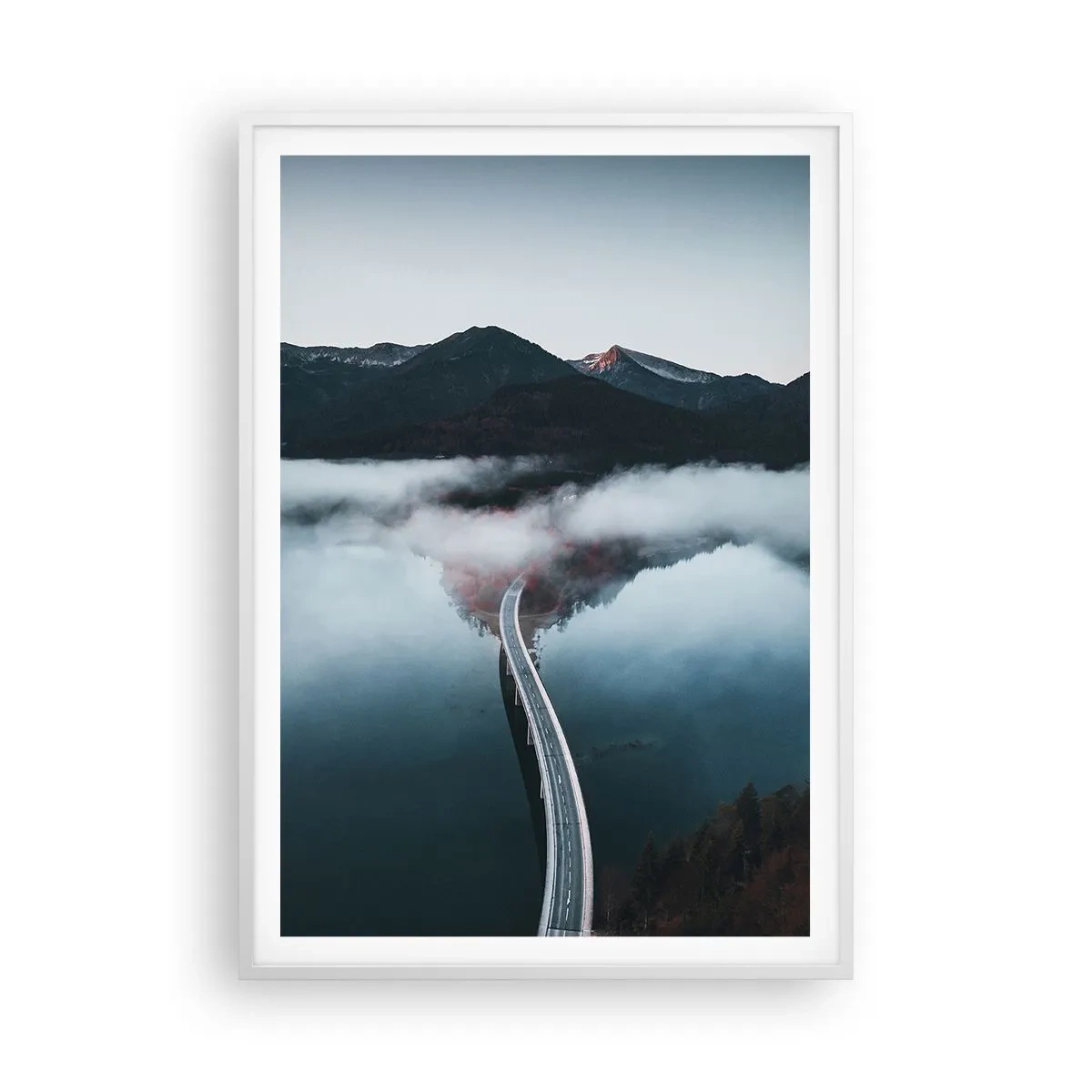 Plakát v bílém rámu - U vody hladké jako zrcadlo - 70x100 cm