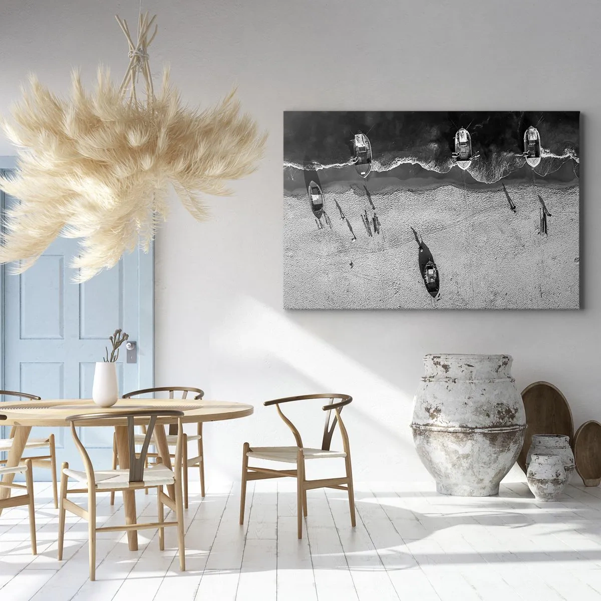 Obraz na plátně - Letecký černobílý pohled na lodě na pláži - 70x50cm - Ještě na břehu… - Moderní nástěnná dekorace do obývacího pokoje a ložnice ARTTOR