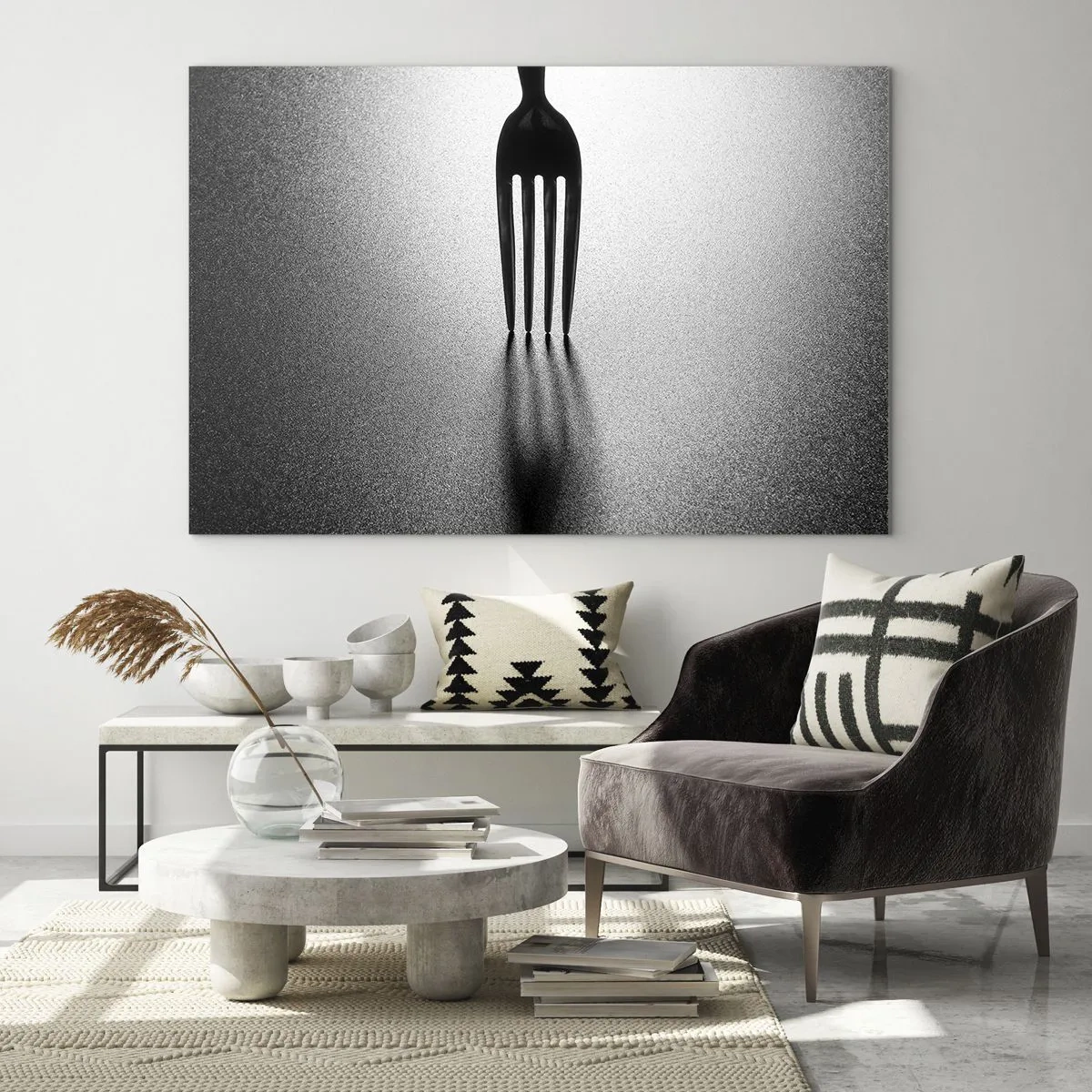 Obraz na skle - Vidlička vrhající stín v minimalistické černobílé kompozici - 70x50cm - Světlo a stín - Moderní nástěnná dekorace do obývacího pokoje a ložnice ARTTOR