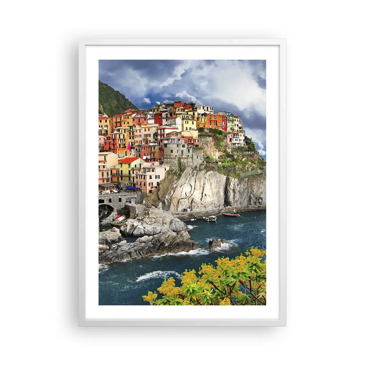 Plakát v bílém rámu - Hromádka přitulená ke skalám - 50x70 cm