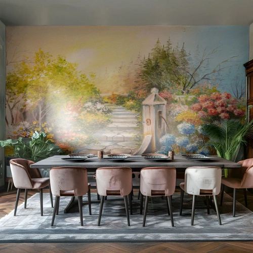 Fototapeta Standard Eco - Okouzlující zahrada s kamennou cestou a starým vodním čerpadlem - 100x70cm - V plném rozkvětu - Moderní nástěnná dekorace do obývacího pokoje a ložnice ARTTOR