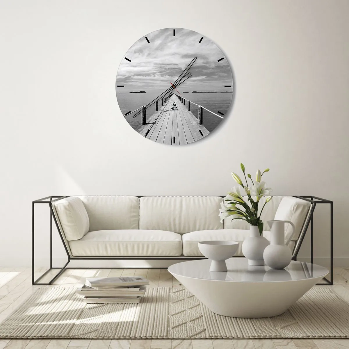 Nástěnné hodiny - Molo vedoucí do dálky nad klidnou hladinou moře - 30x30cm - Co takhle cesta… - Moderní nástěnná dekorace do obývacího pokoje, kuchyně a ložnice ARTTOR