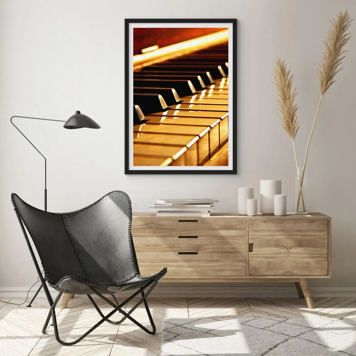 Plakát v černém rámu - Detail kláves klavíru ve zlatém světle - 50x70cm - Neomezené možnosti - Moderní nástěnná dekorace do obývacího pokoje a ložnice ARTTOR