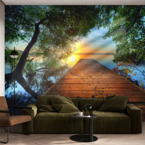 Fototapeta Samolepicí Deluxe Sticker - Nespěchej, posaď se - Krajina, Dřevěný most, jezero - 100x70 cm