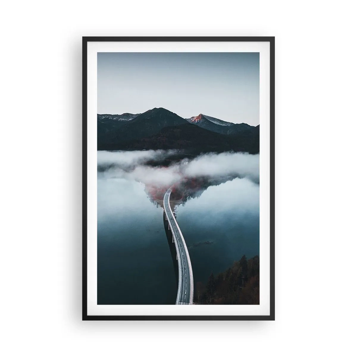Plakát v černém rámu - U vody hladké jako zrcadlo - 61x91 cm
