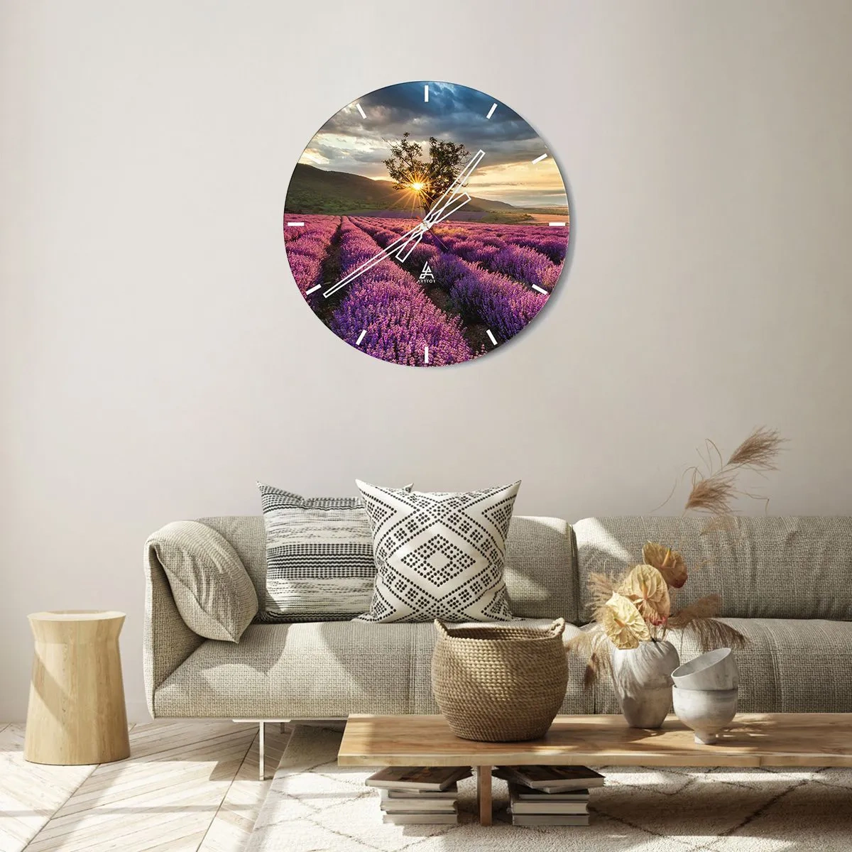 Nástěnné hodiny - Levandulové pole při západu slunce s osamělým stromem - 30x30cm - Aroma v barvě lila - Moderní nástěnná dekorace do obývacího pokoje, kuchyně a ložnice ARTTOR