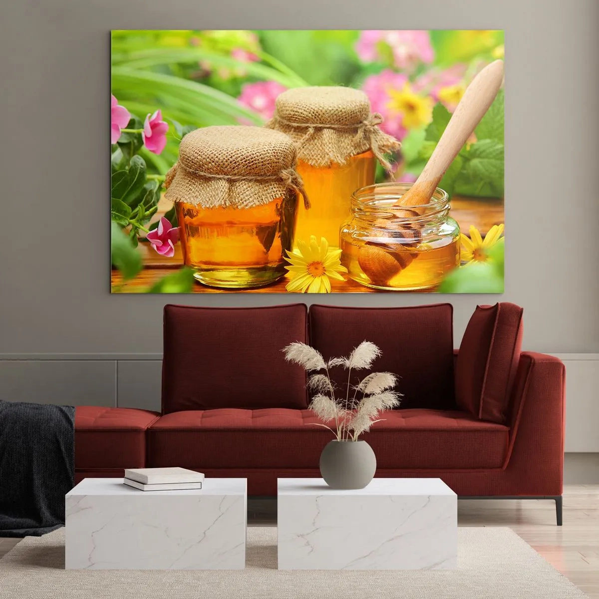 Obraz na skle - Sklenice medu na pozadí květin v zahradě - 70x50cm - Sladce a květinově - Moderní nástěnná dekorace do obývacího pokoje a ložnice ARTTOR