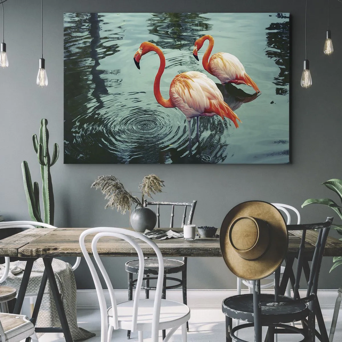 Obraz na plátně - Dva plameňáci v klidné vodě odrážející své okolí - 70x50cm - Nyní jsme v módě - Moderní nástěnná dekorace do obývacího pokoje a ložnice ARTTOR