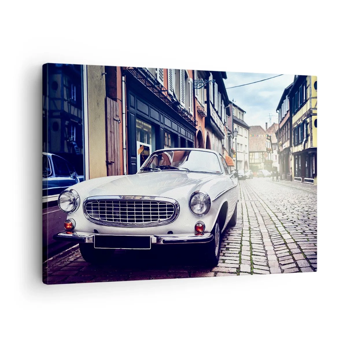Obraz na plátně - Klasické bílé auto na dlážděné městské ulici - 70x50cm - Minulost je dnes - Moderní nástěnná dekorace do obývacího pokoje a ložnice ARTTOR