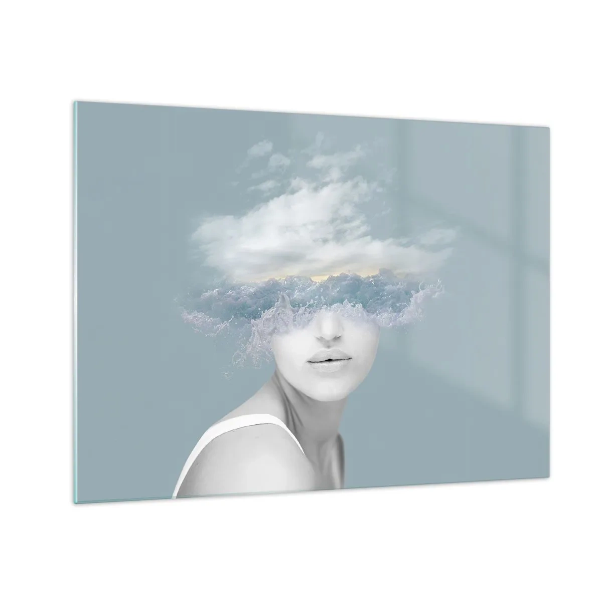 Obraz na skle - Ženská tvář splývá s oblohou a mraky v surrealistické vizi. - 70x50cm - S hlavou v oblacích - Moderní nástěnná dekorace do obývacího pokoje a ložnice ARTTOR