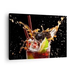 Obraz na plátně - Sklenice nápoje, limetka a led v okamžiku dynamického šplouchání - 70x50cm - Radost a energie barev - Moderní nástěnná dekorace do obývacího pokoje a ložnice ARTTOR