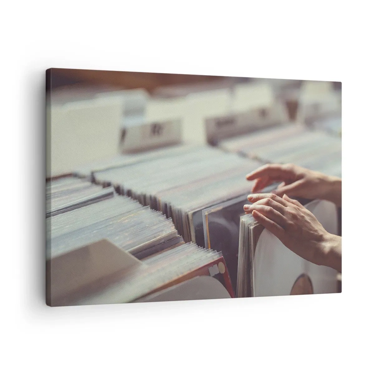 Obraz na plátně - Ruce prohlížející si vinylovou sbírku - 70x50cm - Hledání emocí - Moderní nástěnná dekorace do obývacího pokoje a ložnice ARTTOR