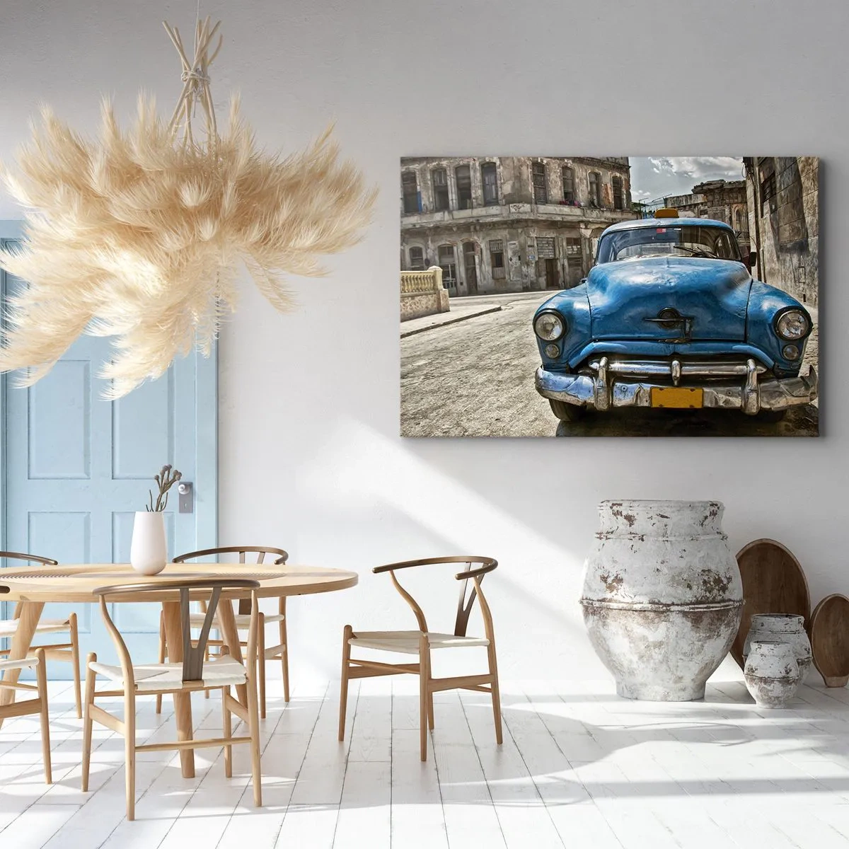 Obraz na plátně - Staré modré auto na ulici v retro stylu - 70x50cm - Staré je krásné - Moderní nástěnná dekorace do obývacího pokoje a ložnice ARTTOR